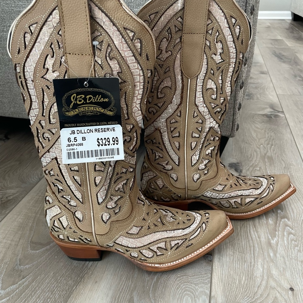 GORGEOUS AUTHENTIC Cowgirl Boots